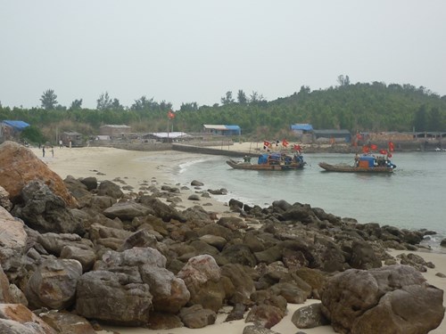 "Viên[-]ngọc[-]rồng"[-]tự[-]xoay[-]ở[-]Vịnh[-]Hạ[-]Long